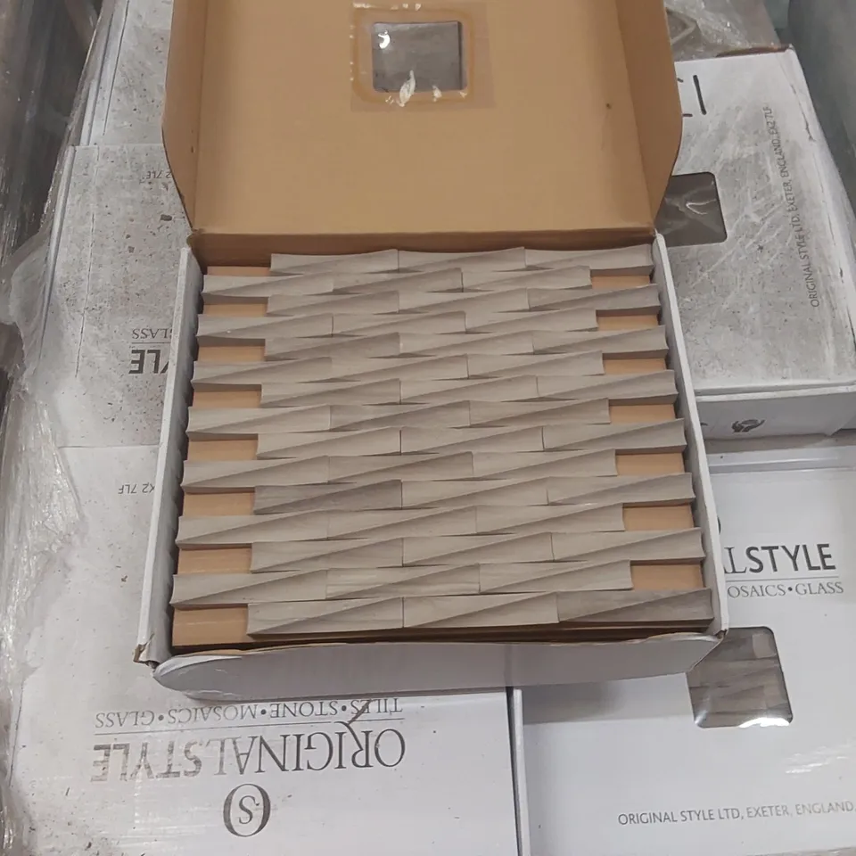 PALLET CONTAINING APPROXIMATELY 172x STORM BEIGE STONE MOSAIC TILES
