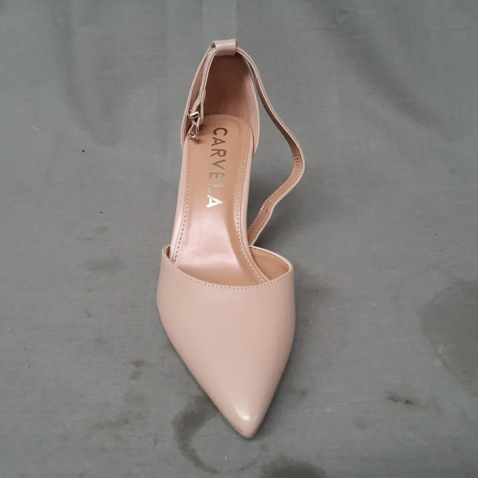 BOXED PAIR OF CARVELA POINTED TOE BLOCK HEEL SHOES IN BLUSH SIZE EU 36