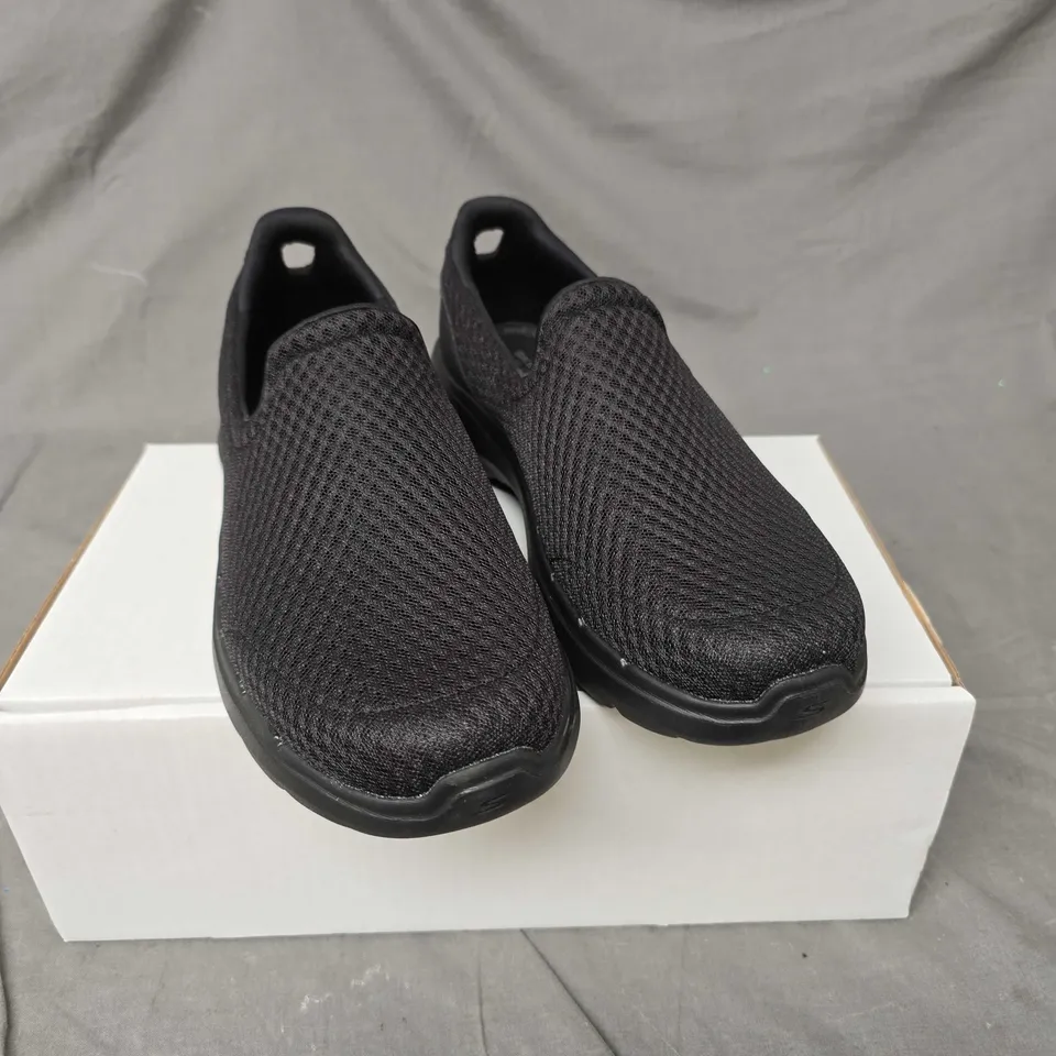 PAIR OF SKECHERS HYPER PILLARS SLIP ON TRAINERS IN BLACK - 9