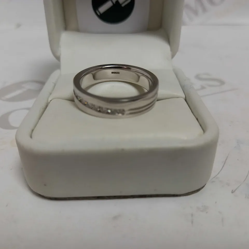 DESIGNER 18CT WHITE GOLD UNISEX DIAMOND SET WEDDING BAND