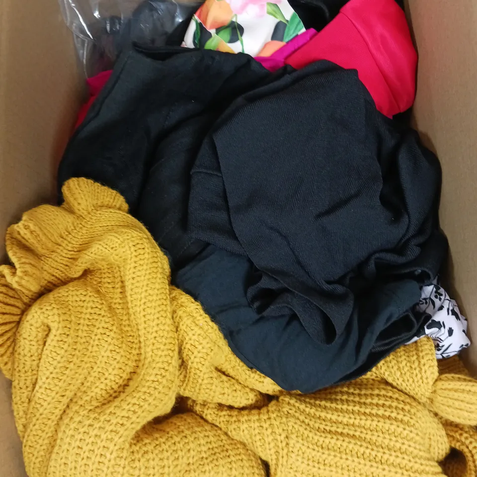 APPROXIMATELY 10 ASSORTED CLOTHING PRODUCTS IN VARIOUS STYLES AND SIZES 