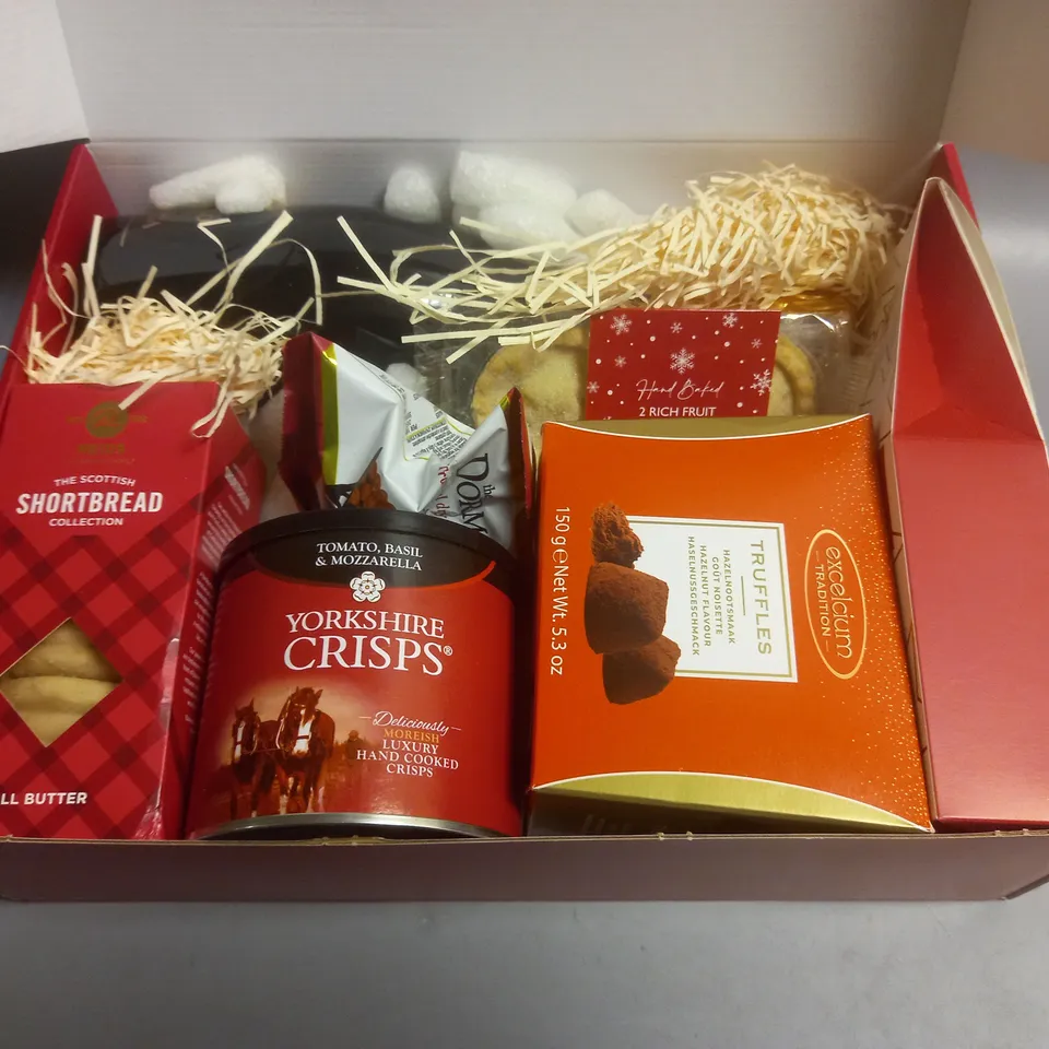 BOXED HAMPERS OF DISTINCTION CHRISTMAS DELIGHTS HAMPER