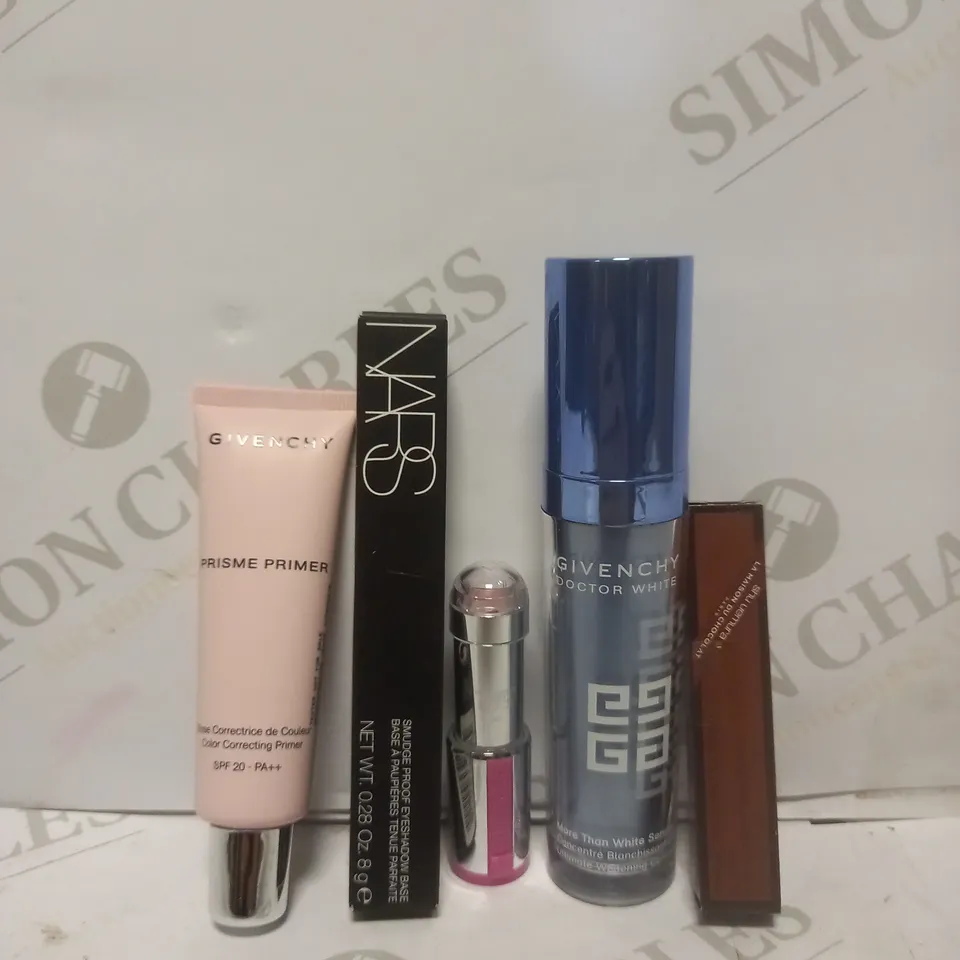 BOX OF APPROX 35 ASSORTED HEALTH AND BEAUTY ITEMS TO INCLUDE - GIVENCHY DOCTOR WHITE - GIVENCHY PRISME PRIMER BASE CORRECTRICE - NARS SMUDGE PROOF EYESHADOW BASE ECT 