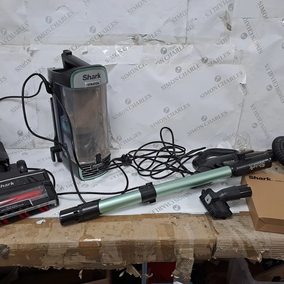 SHARK STRATOS UPRIGHT VACUUM CLEANER WITH PET-TOOL & CAR KIT NZ860UK