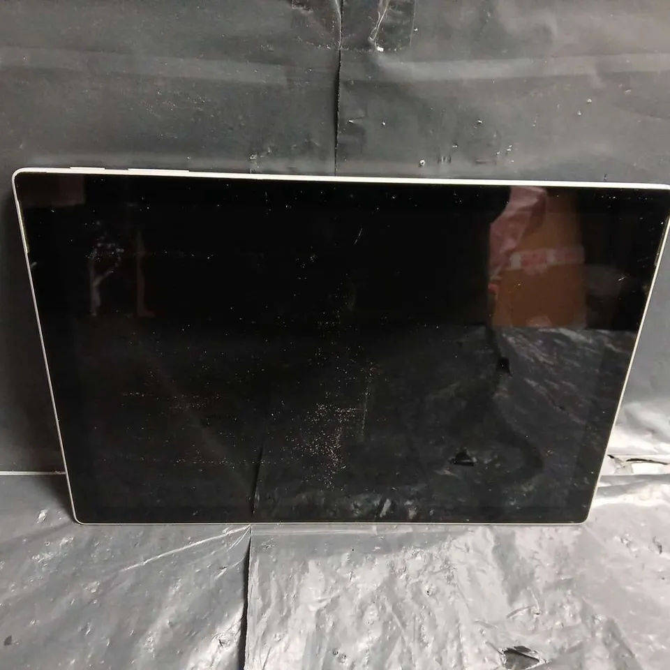 MICROSOFT SURFACE TABLET – SILVER - MODEL UNSPECIFIED