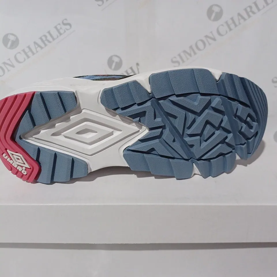 BOXED UMBRO NEPTUNE WOMANS TRAINERS - UK 5 