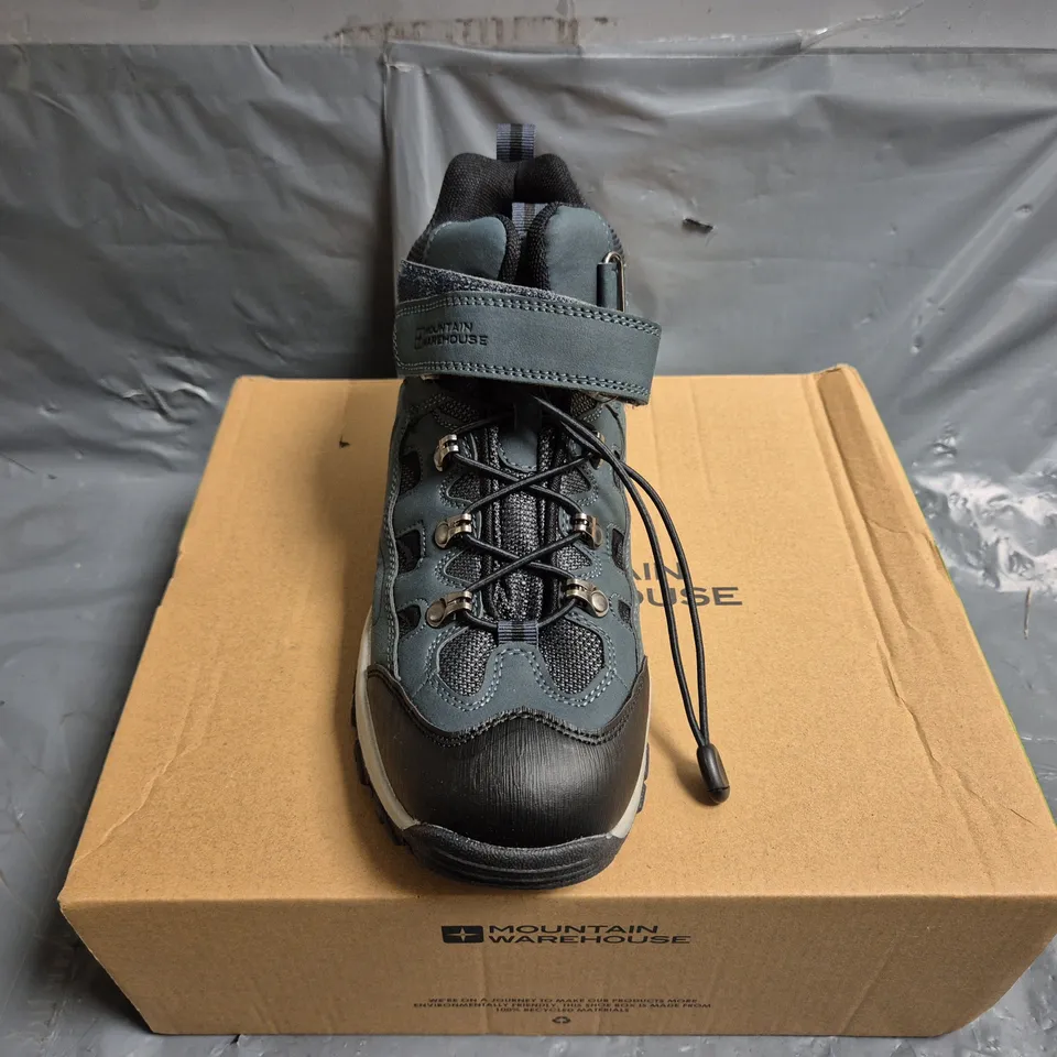 BOXED PAIR OF MOUNTAIN WAREHOUSE ADVENTURER WOMENS WATERPROOF ADAPTIVE WALKING BOOTS IN GREEN - UK 5 