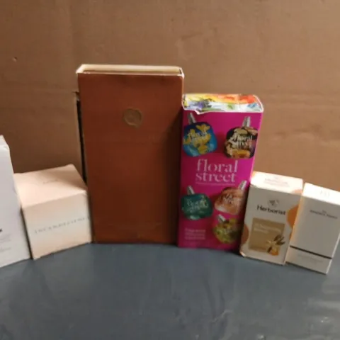 APPROXIAMTELY 10 ASSORTED BOXED FRAGRANCES TO INCLUDE; FLORAL STREET, AVON, ESSENCE VAULT AND KDJ INSPIRED