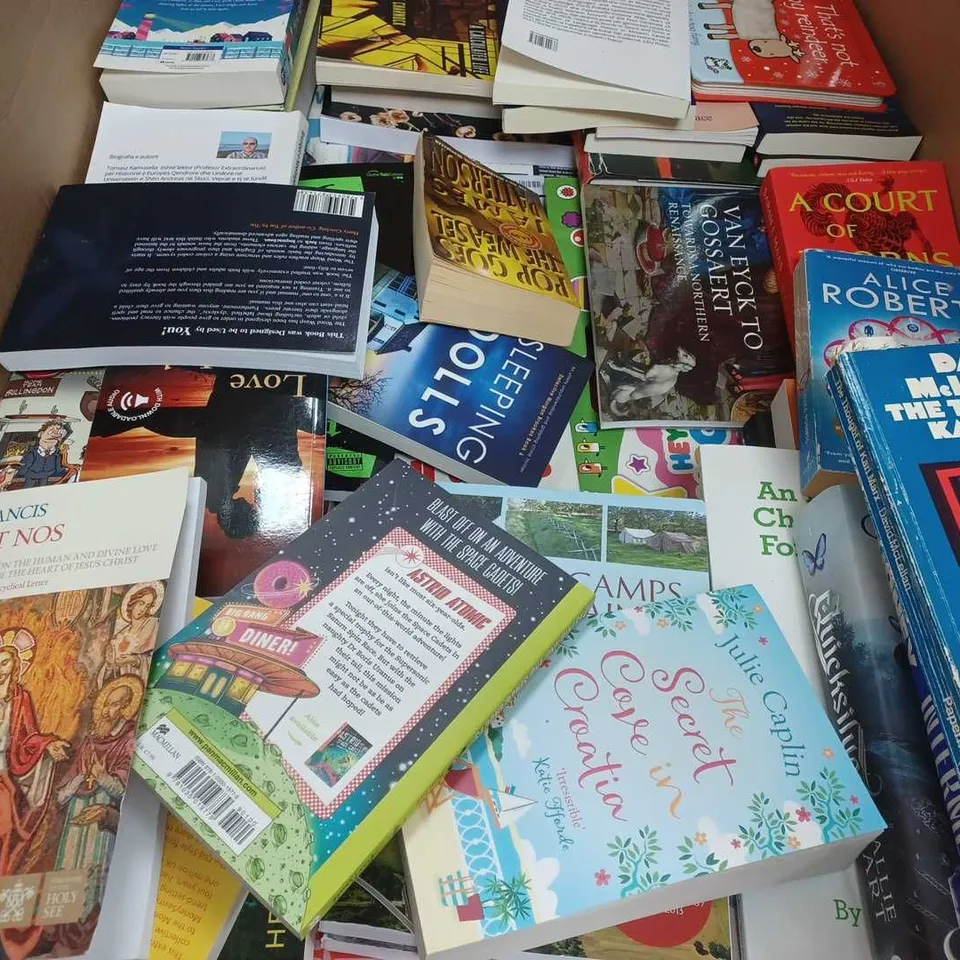 LARGE QUANTITY OF ASSORTED BOOK TO INCLUDE FICTION & NON FICTION - COLLECTION ONLY