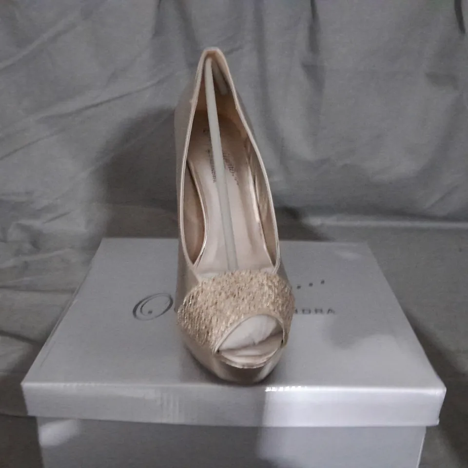 APPROXIMATELY 12 BOXED PAIR OF CASANDRA HEELED SANDALS IN GOLD VARIOUS SIZES