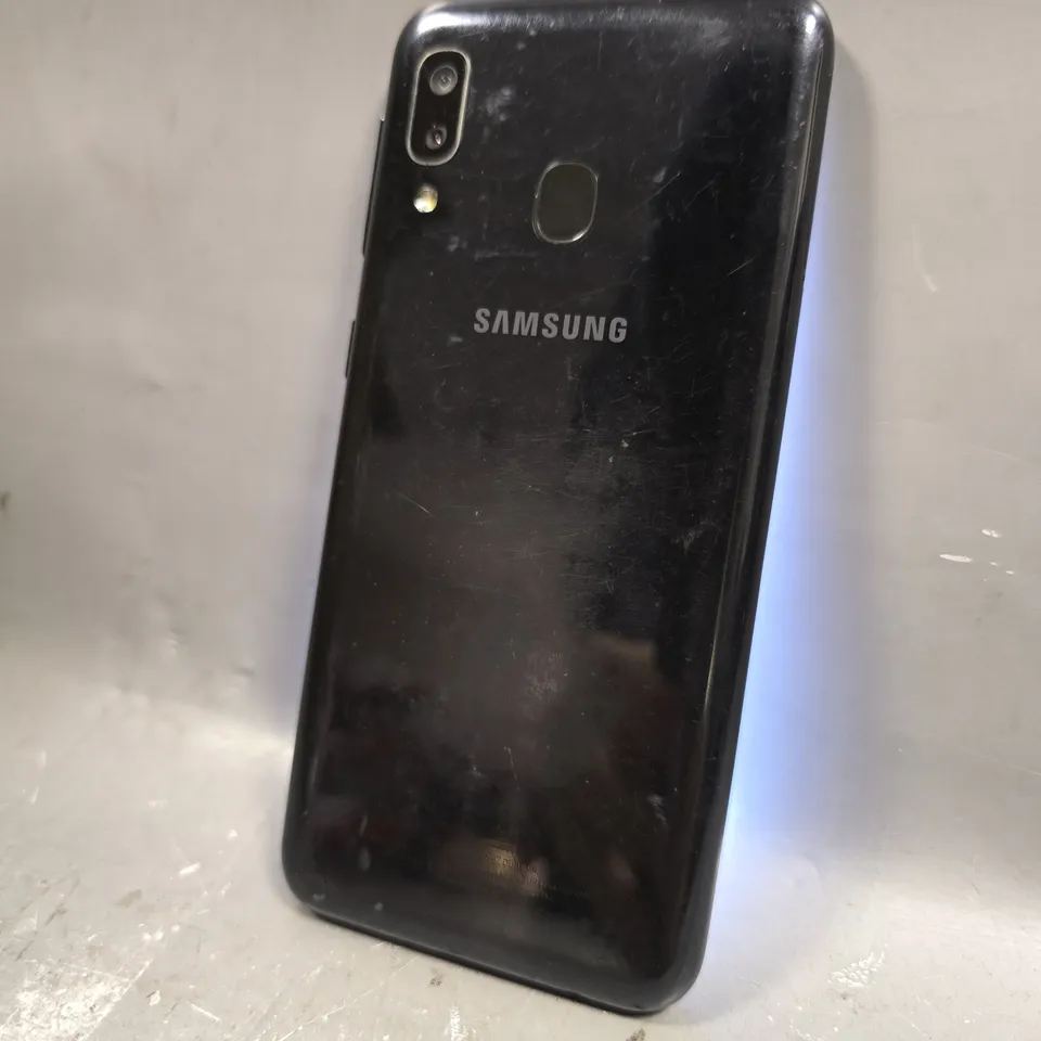 SAMSUNG GALAXY A20E