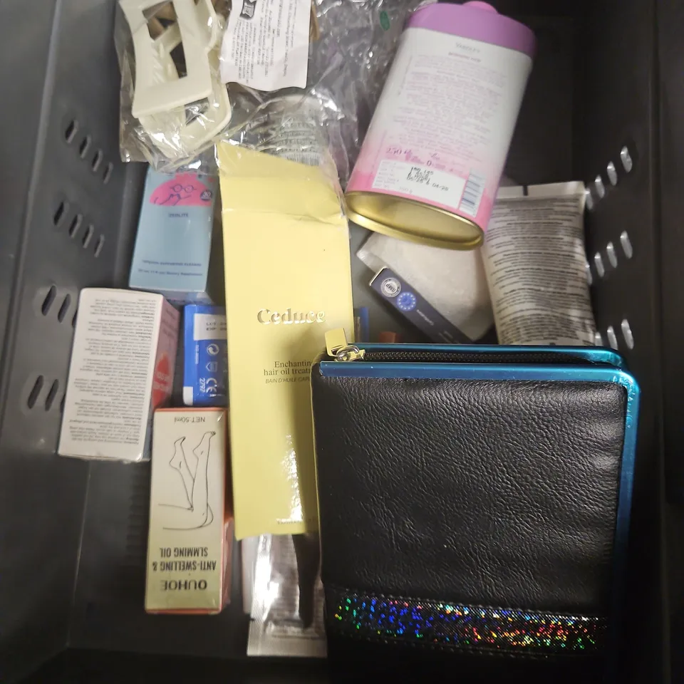 APPROXIMATEY 20 ASSORTED HEALTH AND BEAUTY PRODUCTS TO INCLUDE - THE ORDINARY BODY CARE LOTION - SPECTRUM WONDER SPONGE - TRESEMME COLOUR CONDITIONER - ETC