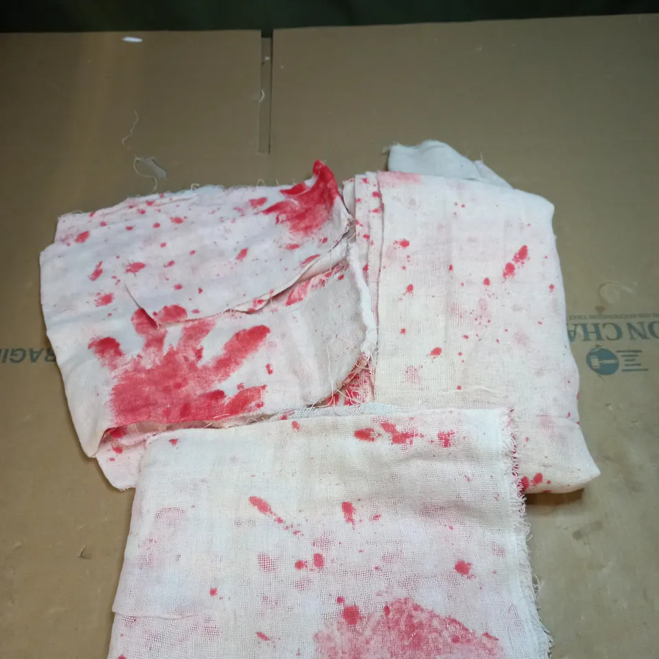 HOWAF HW04526 HALLOWEEN THEMED BLOODY FABRIC DECORATION 