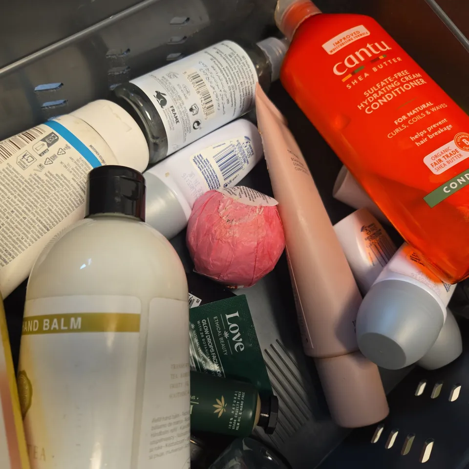 APPROX 12 ASSORTED BEAUTY PRODUCTS TO INCLUDE CANTU SHAMPOO, OLAY BODY LOTION, WILD MINT TONER, ETC 
