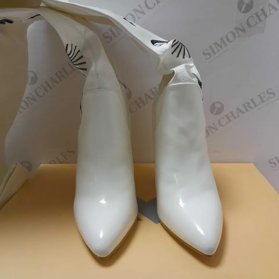 KOI ASTRID STAR AND MOON LONG WHITE PU BOOTS - SIZE 6