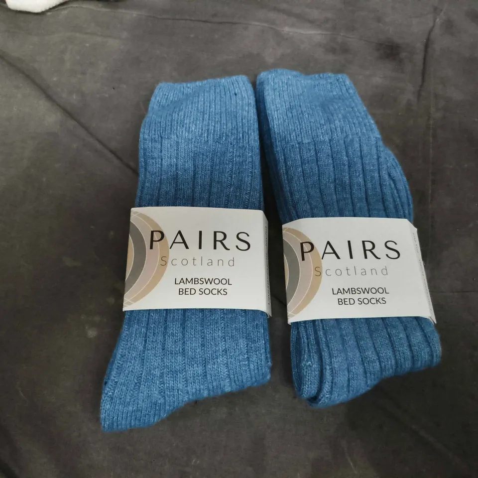 2 PAIRS OF PAIRS SCOTLAND LAMBSWOL BED SOCKS IN BLUE - ONE SIZE