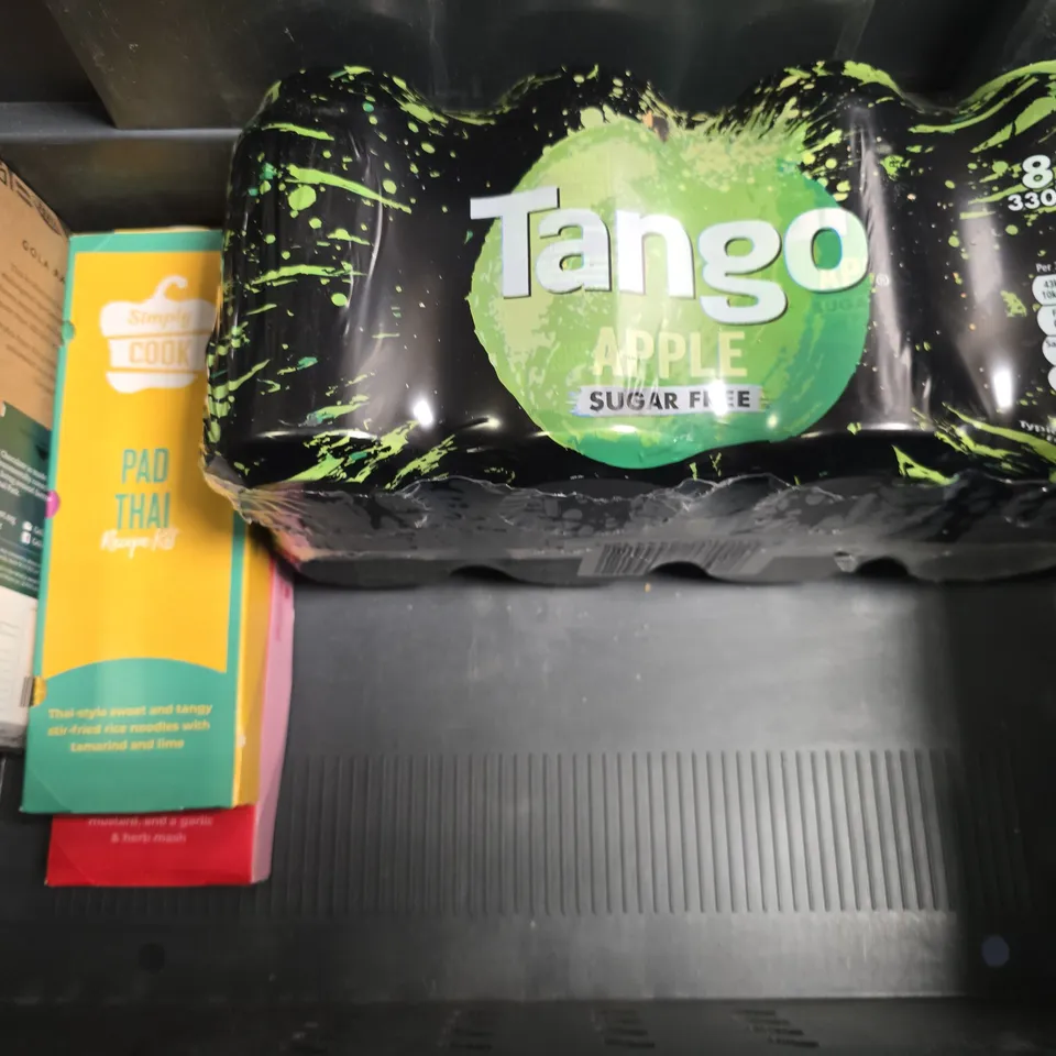APPROXIMATELY 20 ASSORTED FOOD & DRINK ITEMS TO INCLUDE - TANGO APPLE , WEETABIX OATIBIX , GRIND ESPRESSO COLD BREW ETC