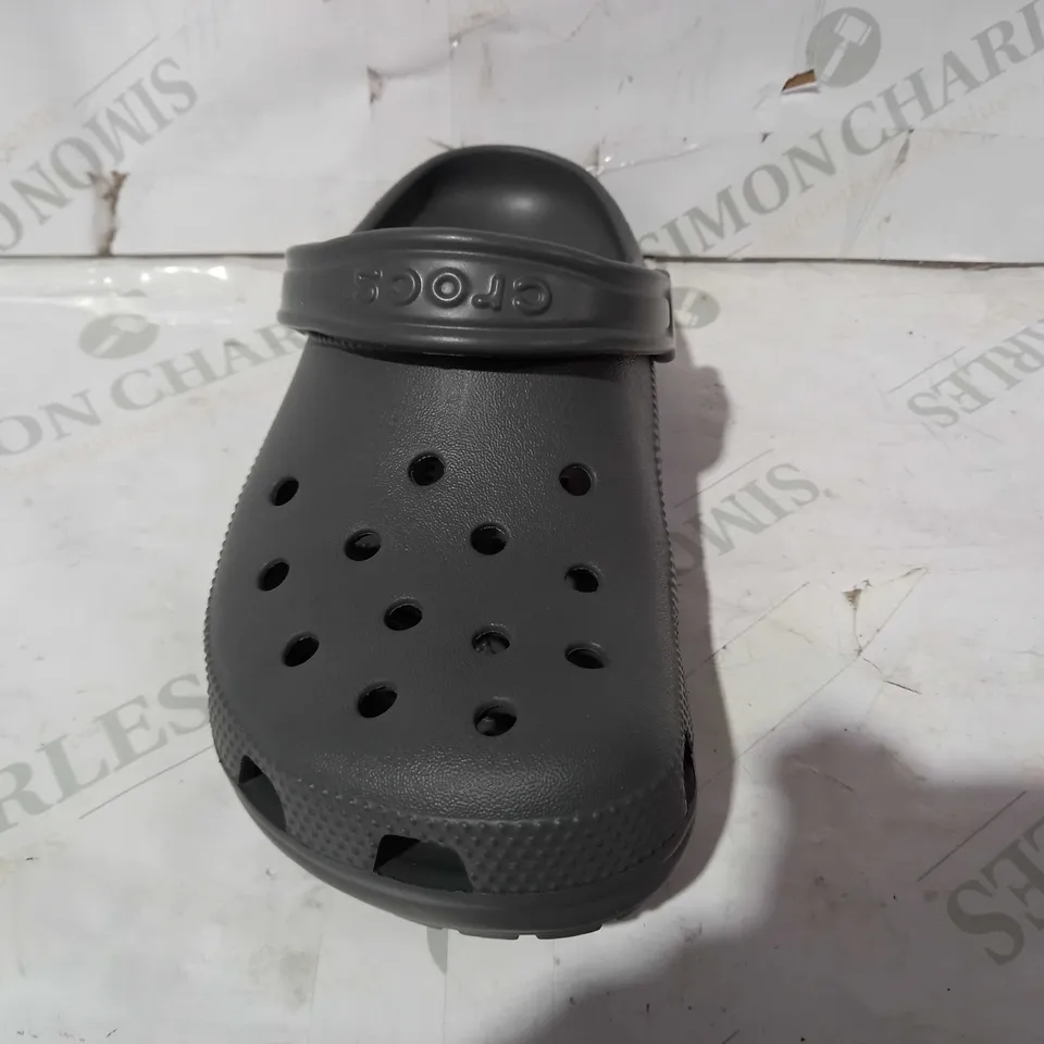 BOXED PAIR OF CROCS - CLASSIC ROOMY FIT IN SLATE GREY UK SIZE M4/W5