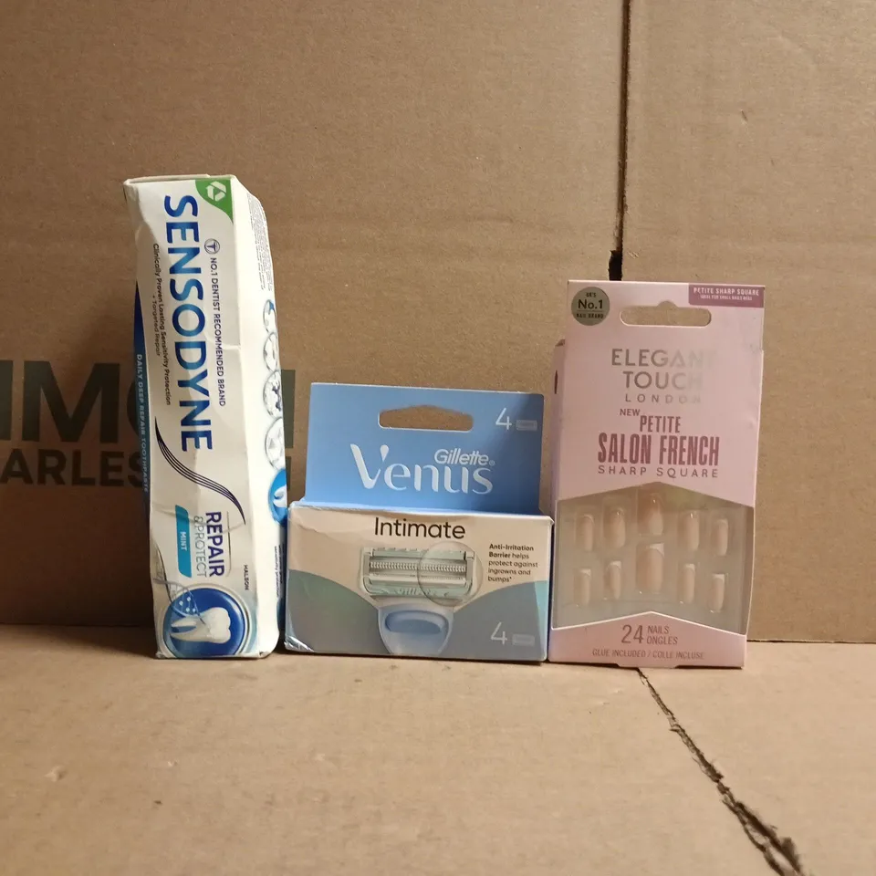 APPROXIMATELY 10 ASSORTED COSMETIC ITEMS TO INCLUDE GILLETTE, ELEGANT TOUCH, ETC - COLLECTION ONLY
