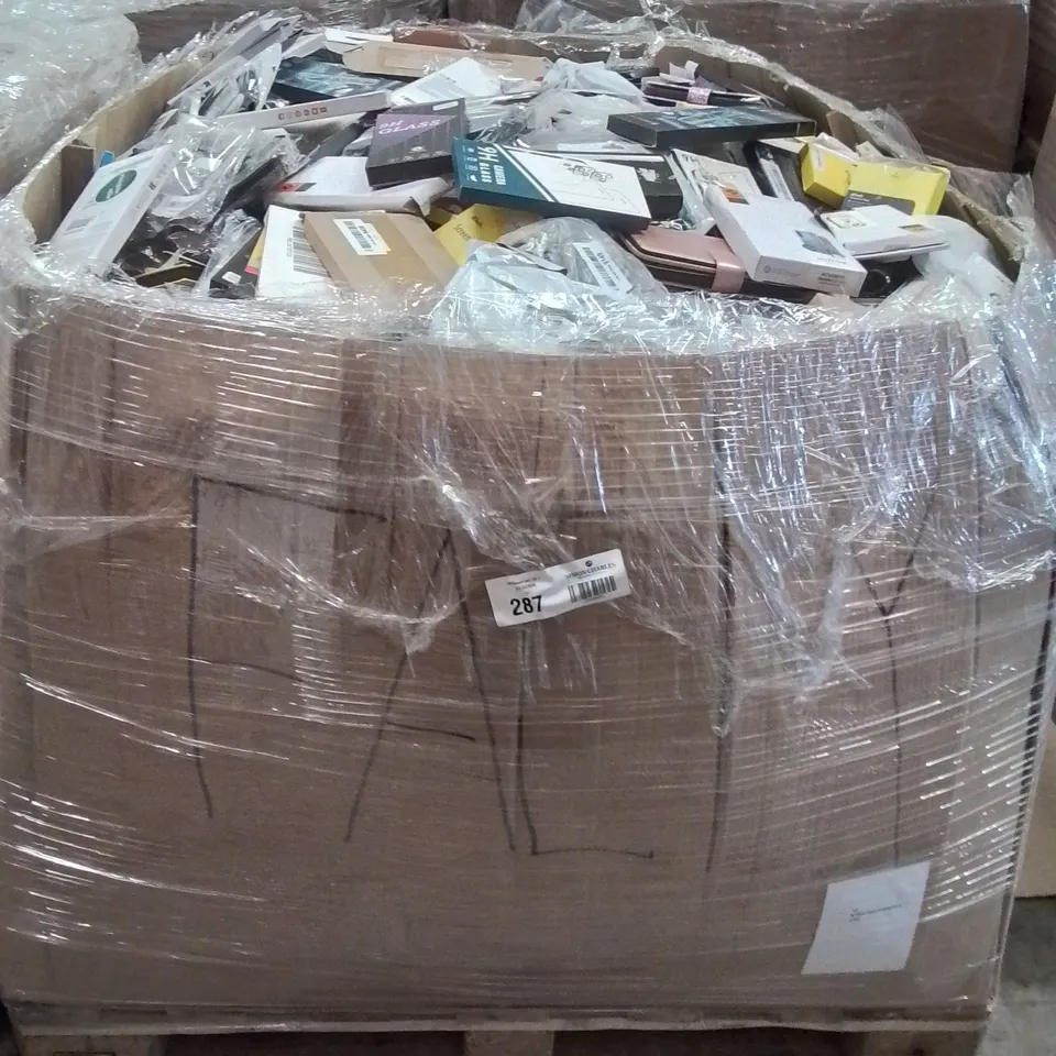PALLET CONTAINING VERY LARGE AMOUNT OF BRAND NEW PHONE CASES [MODELS AND MAKES VARY]
