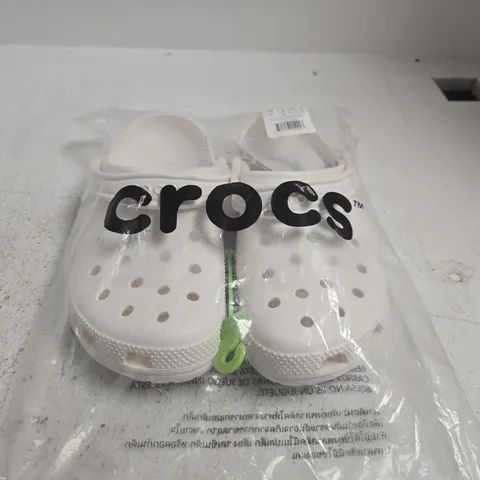 PAIR OF CLASSIC CLOG CROCS IN WHITE - SIZE M6/W7