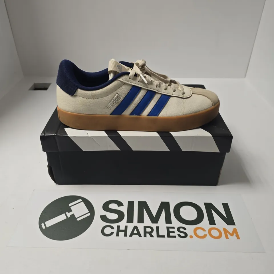 BOXED PAIR OF ADIDAS VL COURT 3.O TRAINERS IN WHITE/BLUE - UK 10