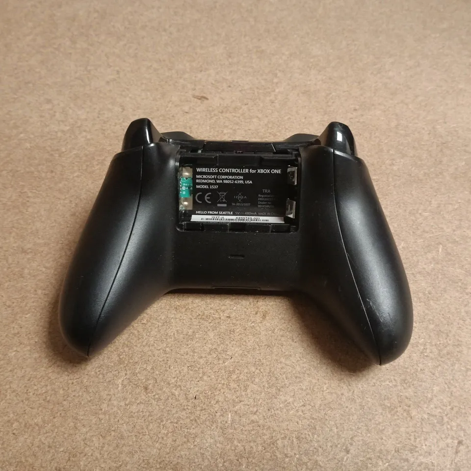MICROSOFT XBOX ONE WIRELESS CONTROLLER IN BLACK MODEL 1537