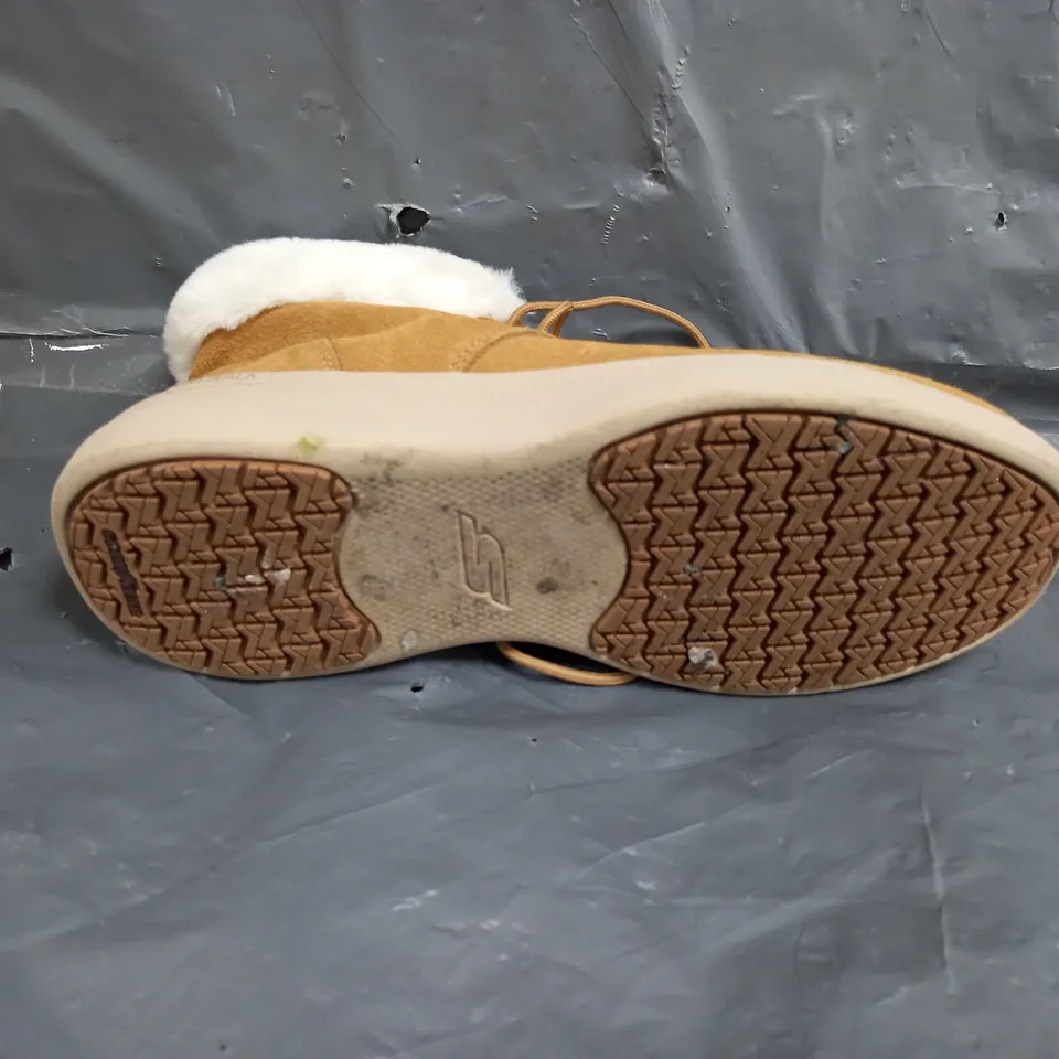 PAIR OF WOMENS SKECHERS GO WALK BOOTS SIZE 6