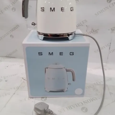 BOXED SMEG KETTLE