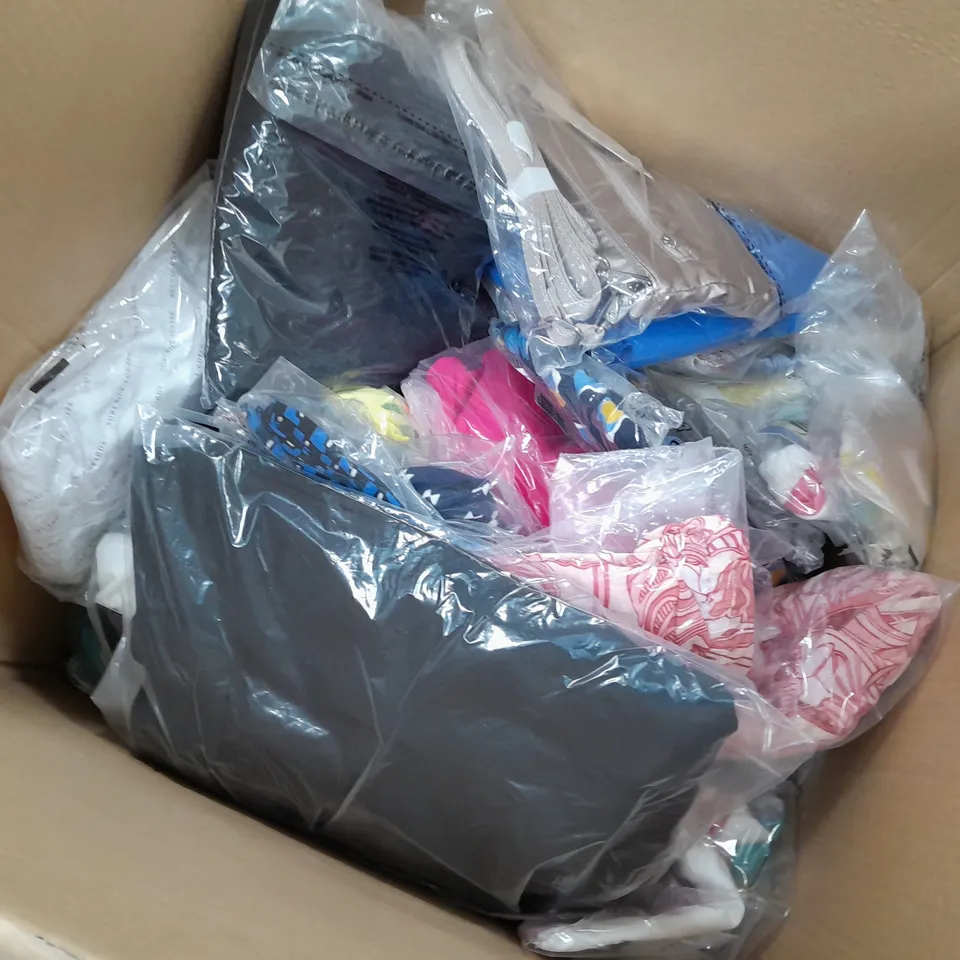 APPROXIMATELY 10 ASSORTED CLOTHING ITEMS TO INCLUDE SHIRTS, TOPS, BAGS, ETC