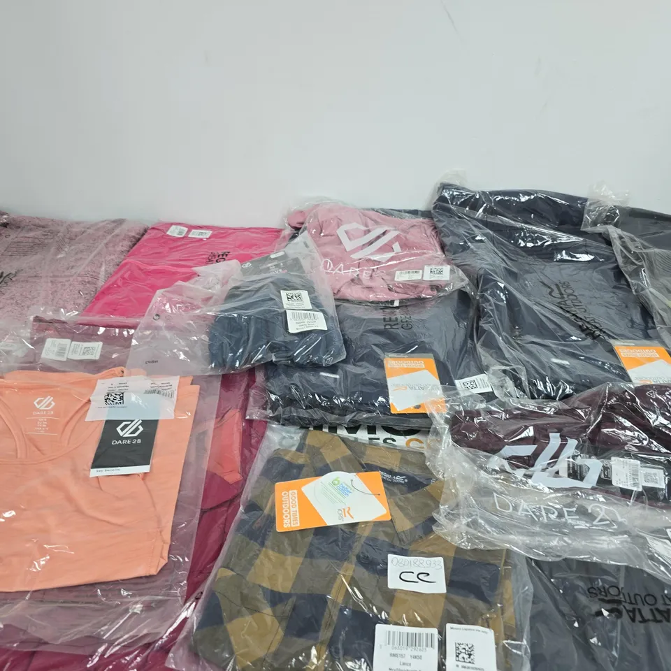 APPROXIMATELY 30 ASSORTED BRAND NEW REGATTA CLOTHING ITEMS IN VARIOUS SIZES, STYLES & COLOURS