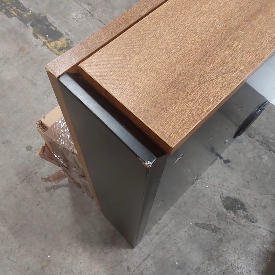 VALERO DESK (2 ITEMS)