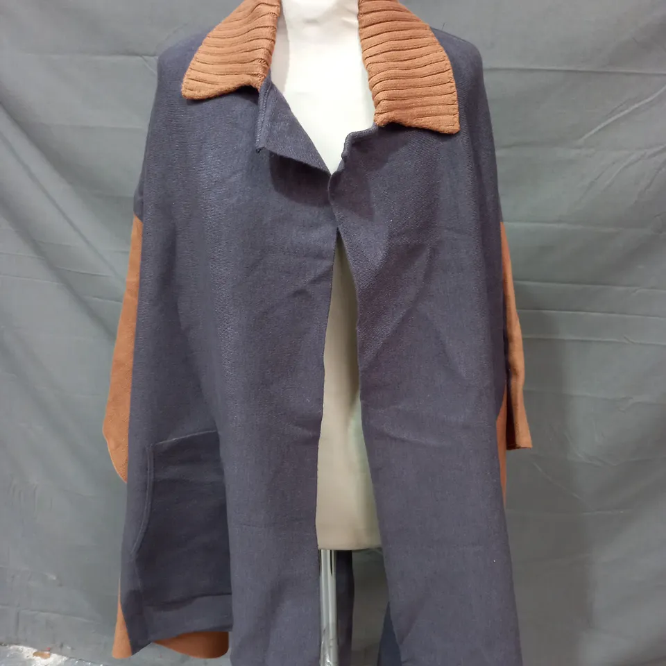 BADGLEY MISCHKA PONCHO IN CAMEL/CHARCOAL SIZE MEDIUM
