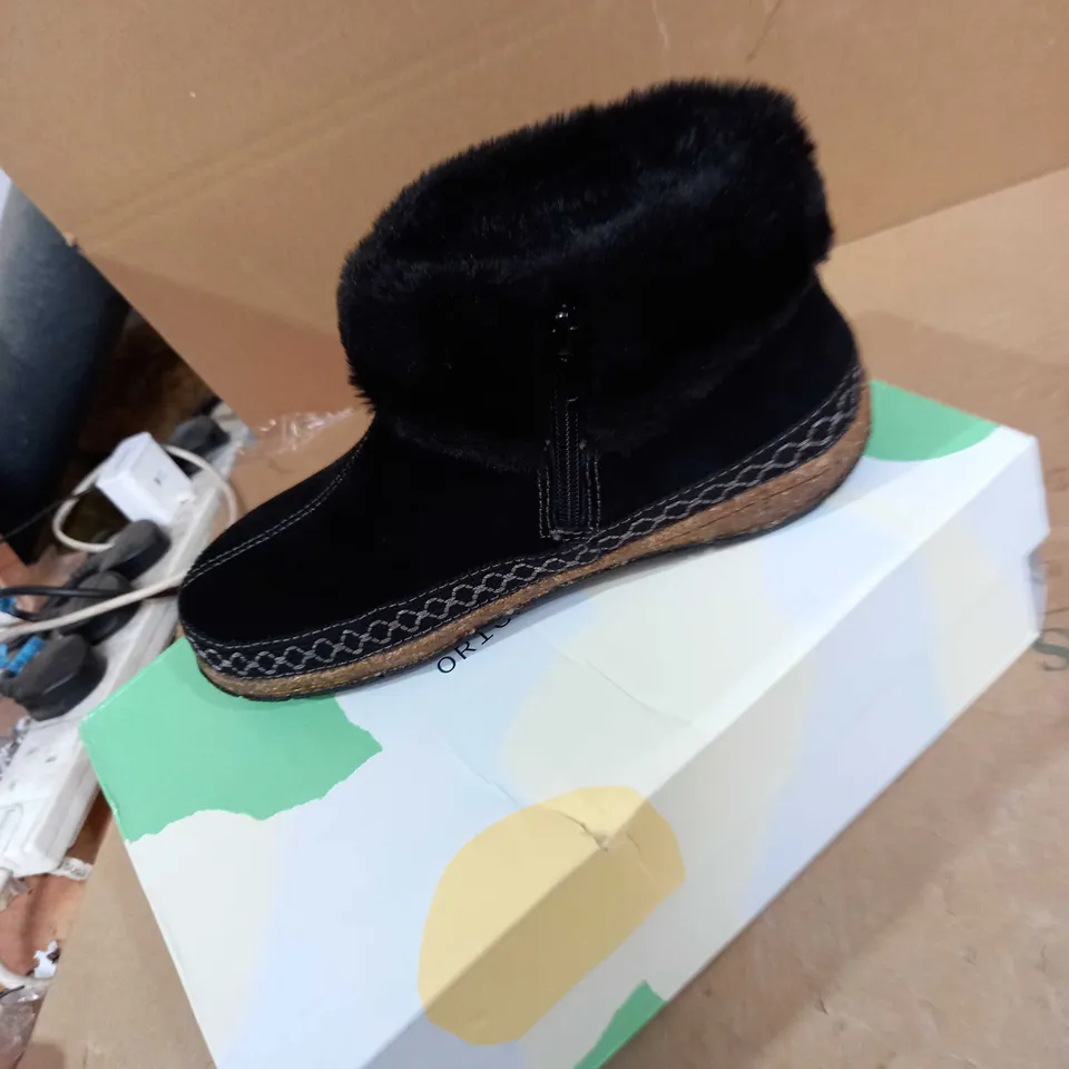 EARTH ORIGIN BLACK STYLE DESIGNER BOOTS SIZE M 