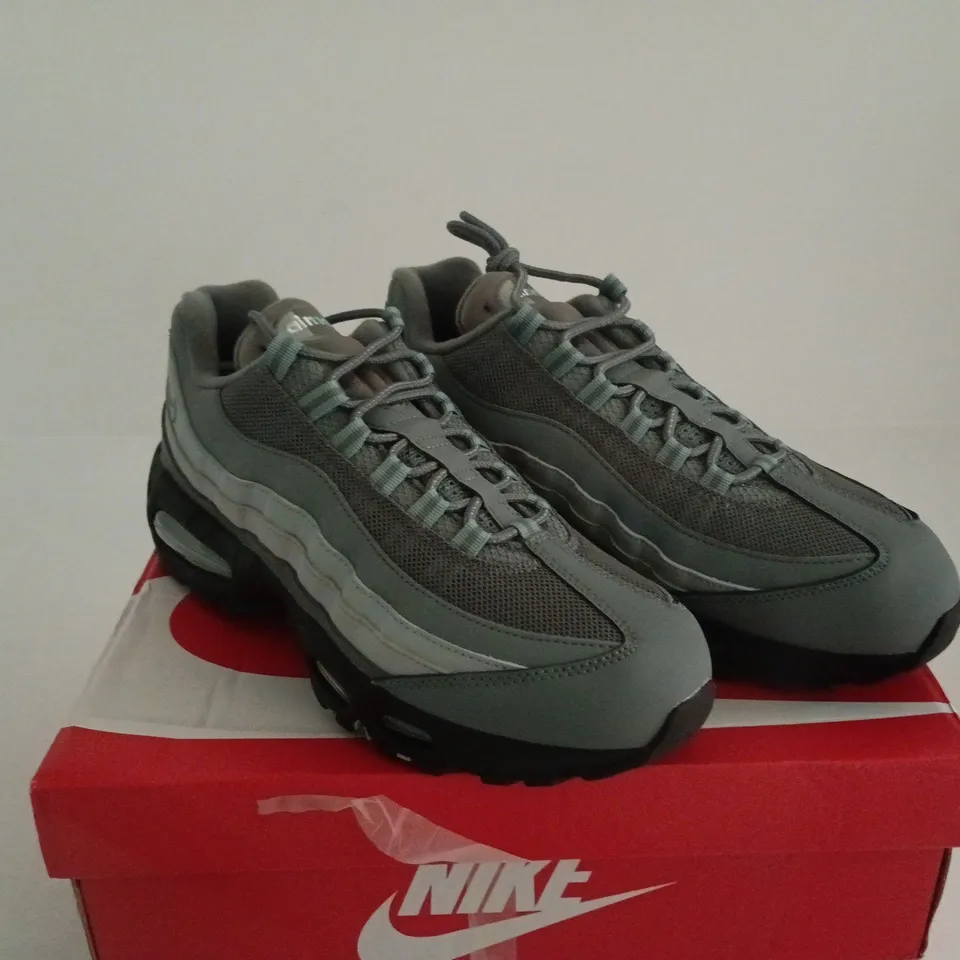 NIKE AIR MAX 95 OG UK 8.5 BOXED