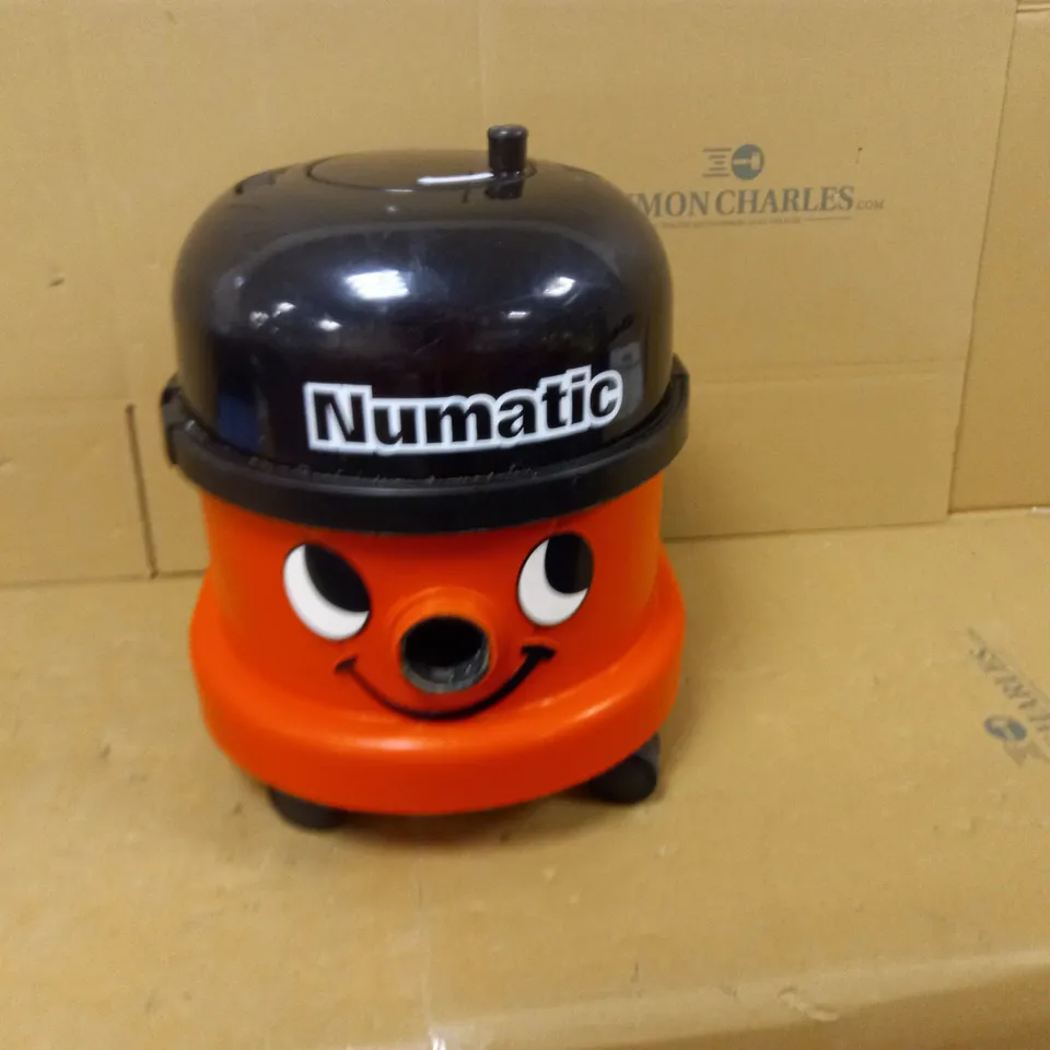 NUMATIC INTERNATIONAL HENRY HOOVER HVR200
