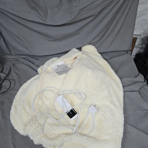 LYNDON COMPANY HEATED THROW – CREAM/IVORY, 220–240V, 110W, 100% POLYESTER (WITH CONTROLLER)