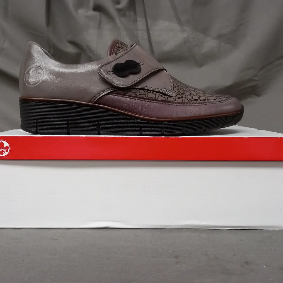 BOXED PAIR OF RIEKER SHOES IN GREY SIZE 6