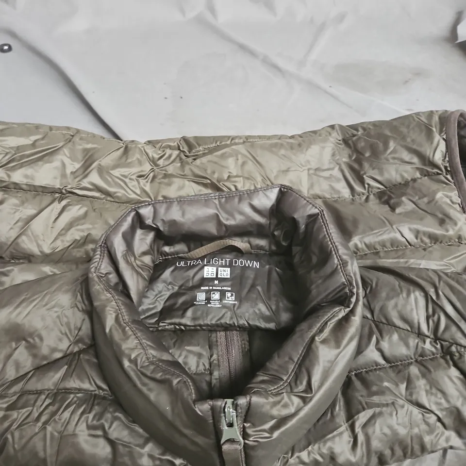 UNIQLO ULTRA LIGHT DOWN PUFFER VEST – OLIVE SIZE M