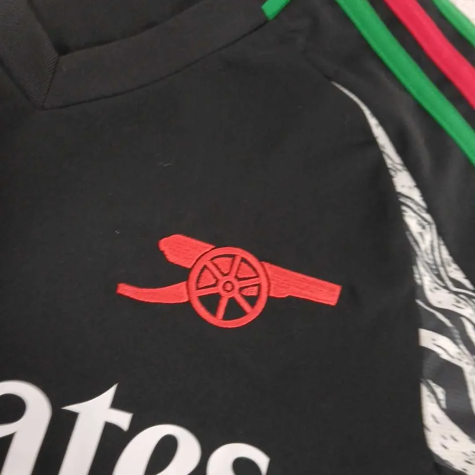 ARSENAL FC ADIDAS FOOTBALL JERSEY – EMIRATES FLY BETTER, SIZE M (UK)