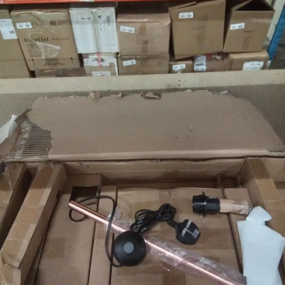 BOXED FLOOR STANDING TALL LAMP (BRONZE) 