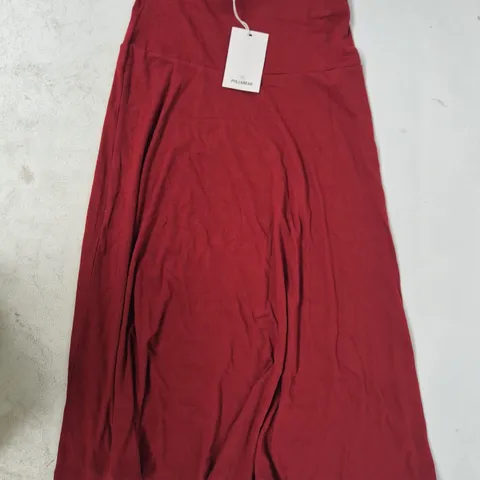 PULL & BEAR SKIRT IN DEEP RED SIZE SMALL