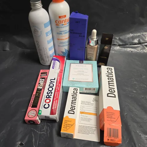 APPROXIMATEY 20 ASSORTED HEALTH AND BEAUTY PRODUCTS TO INCLUDE - DERMATICA VITAMIN C ACORBIC ACID - CORSODYL TOOTHPASTE - TOM FORD NAIL LAQUER IN TOASTED SUGAR - ETC