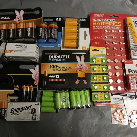 LOT OF ASSORTED BATTERIES TO INCLUDE DURACELL, POLAROID AND ENERGIZER