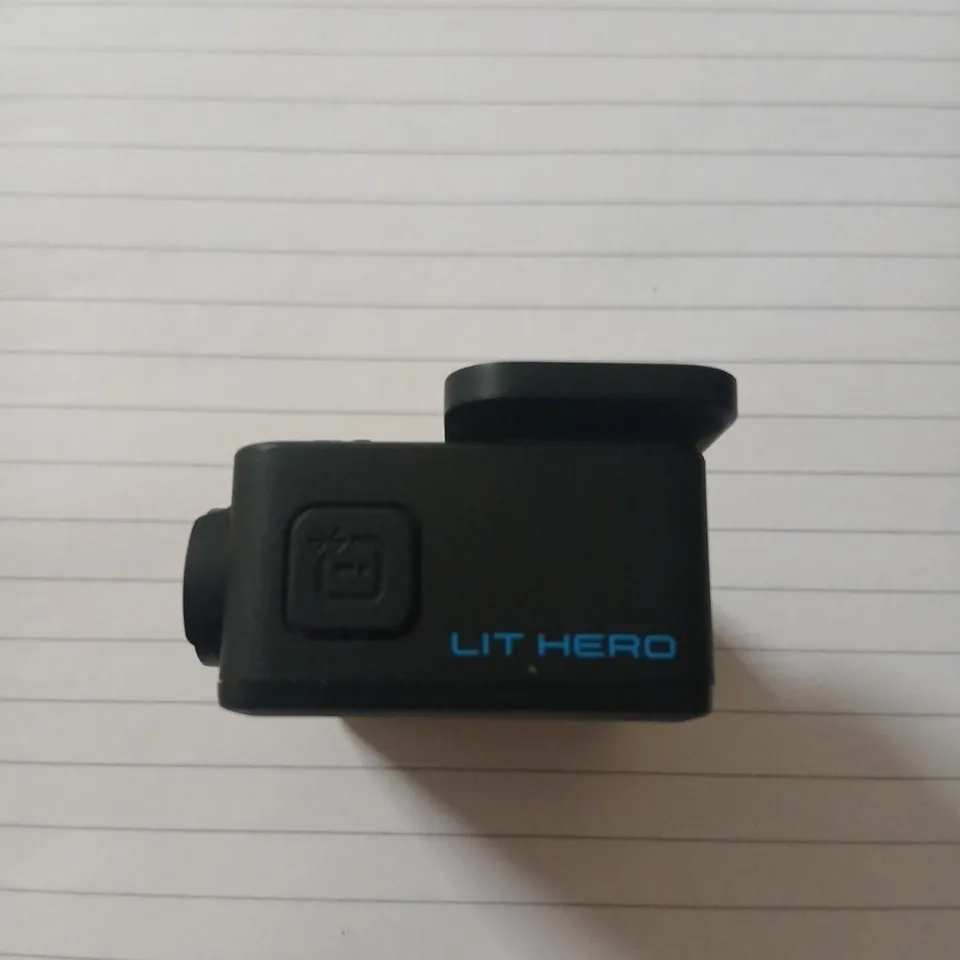 GOPRO ACCESSORIES BUNDLE INCLUDING BEEKELL CHARGING HUB, MOUNTS AND MEMORY CARDS