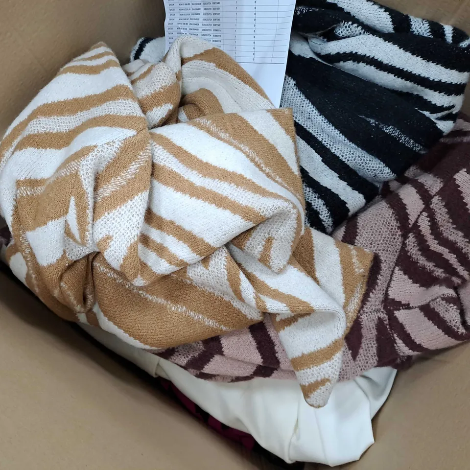 BOX OF APPROXIMATELY 10 ASSORTED CLOTHING ITEMS IN VARIOUS SIZES AND COLOURS 