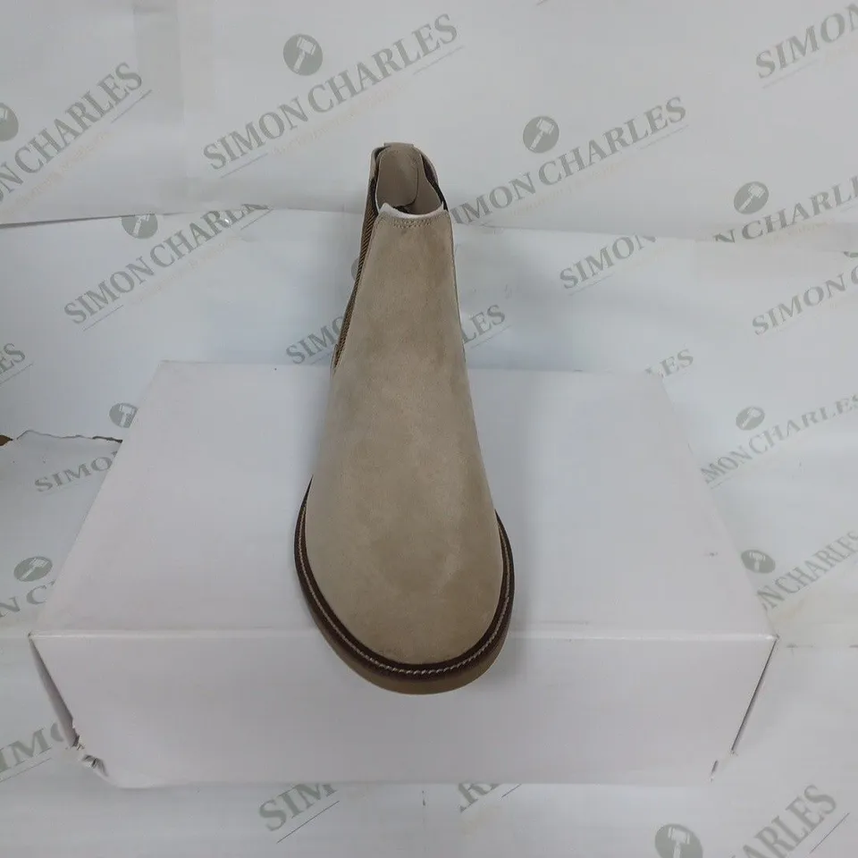 BOXED MARSH MICROSUDED SHOES IN SAND SIZE 10