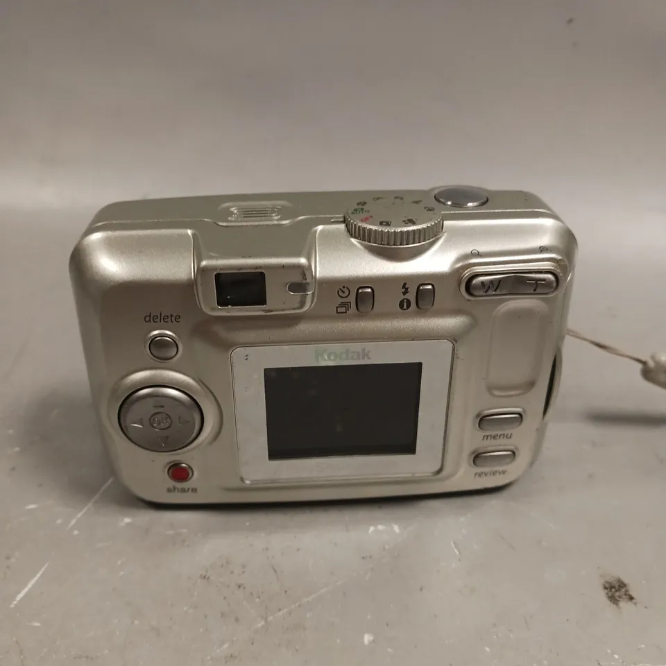 KODAK EASY-SHARE CX7525 DIGITAL CAMERA 