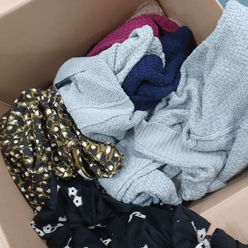 LARGE QUANTITY OF ASSORTED CLOTHING TO INCLUDE CARDIGANS, DRESSES, ETC