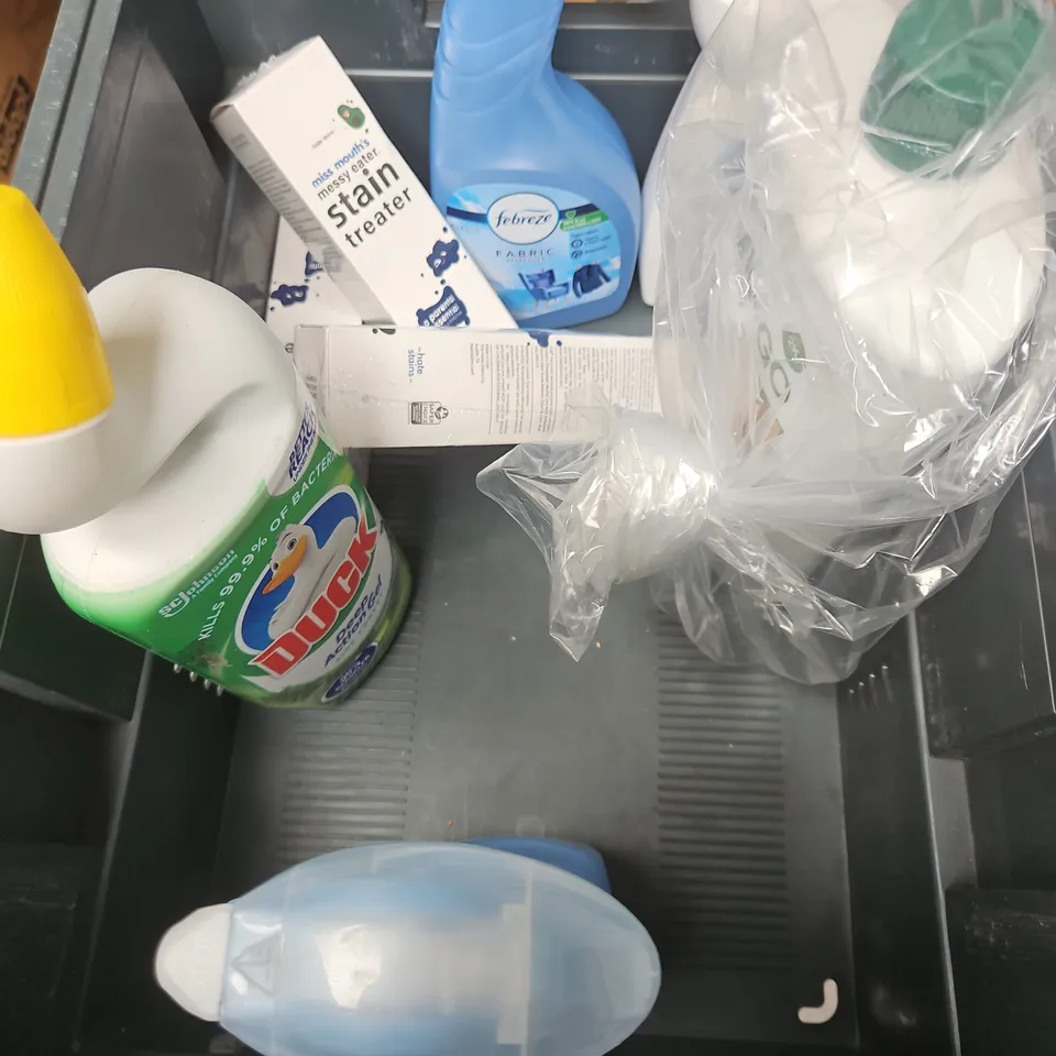 APPROXIMATELY 10 ASSORTED HOUSEHOLD LIQUID PRODUCTS TO INCLUDE - DR.BECKMANN PET STAIN & ODOR REMOVER, FEBREZE FABRIC REFRESHER, THE PINK STUFF UPHOLSTERY & CARPET STAIN REMOVER, ETC - COLLECTION ONLY